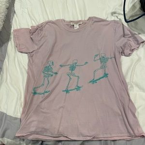 Urban outfitters skeleton skate board t shirt